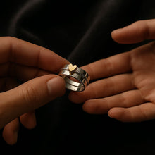 Carica l'immagine nel visualizzatore di Gallery, Anello vintage – l'oro del cuore incontra lo splendore dell'argento