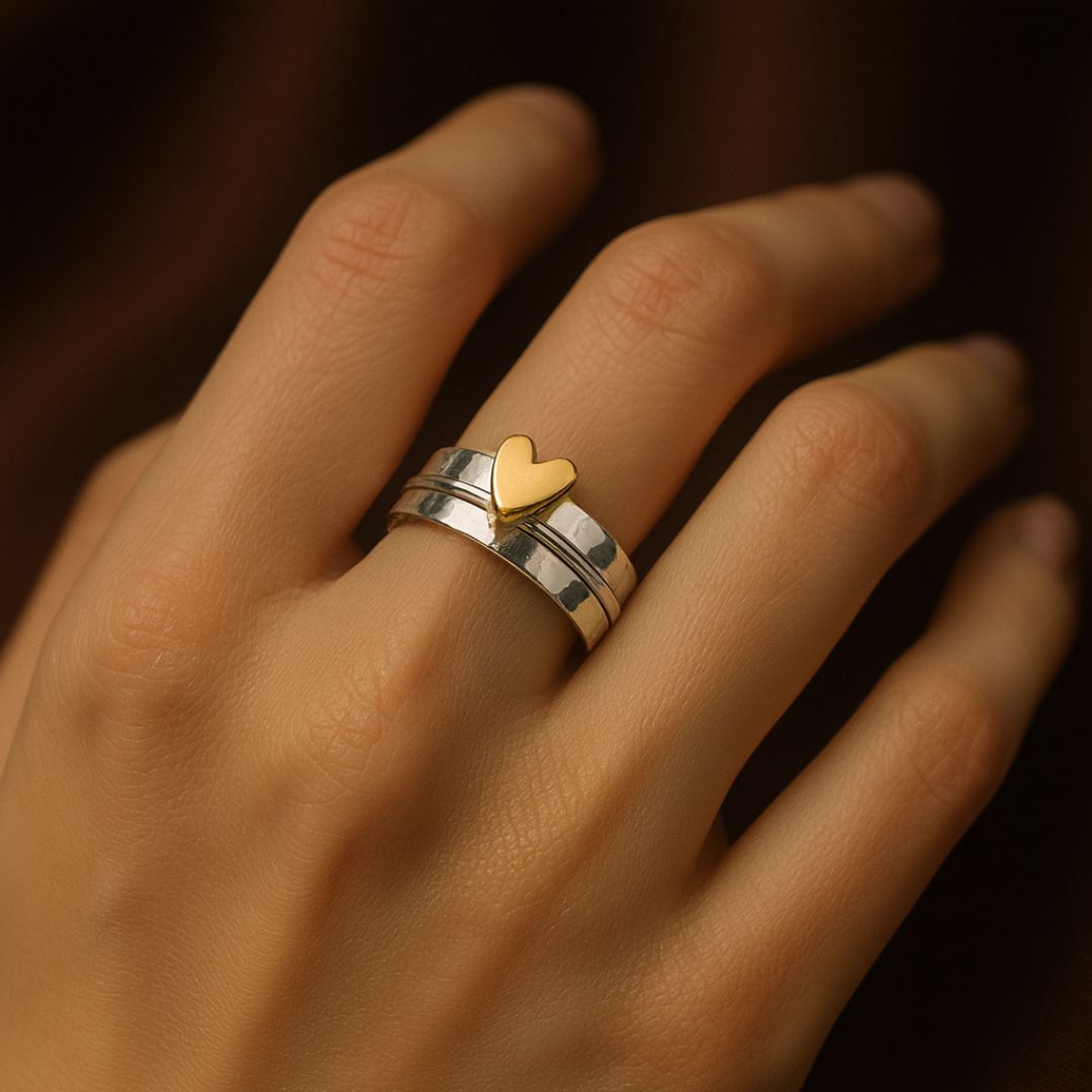 Anello vintage – l'oro del cuore incontra lo splendore dell'argento