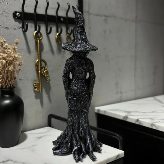 Statua di Strega d'Ombra - La Guardiana Silenziosa
